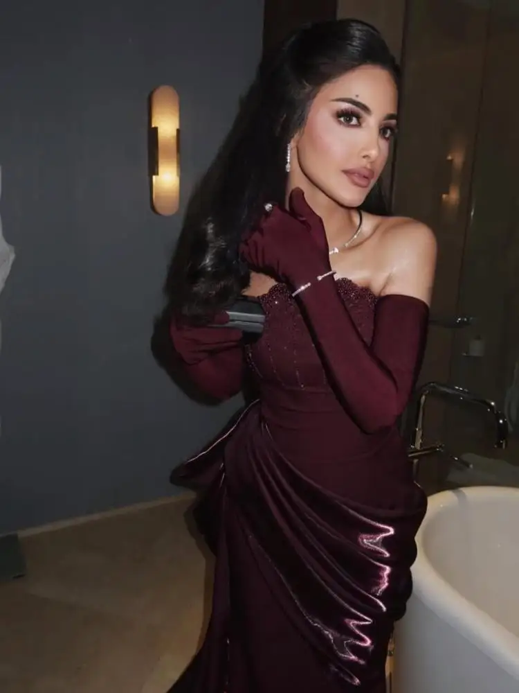 Elegant Burgundy Strapless Mermaid Women Beaded Ruched Draped Formal Evening Party Prom Gown With Long Gloves Customized Floor