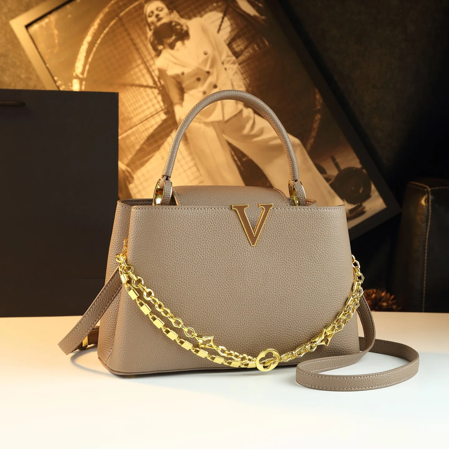 

Elegant Designer Large Tote Diaper Bag Women Luxury Leather Large Capacity Stylish Crossbody Shoulder Bag For Organized Carry