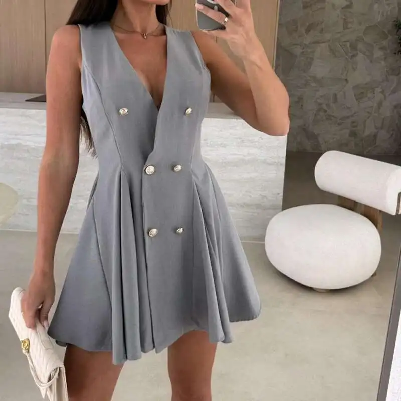 فستان مثير بدون أكمام نحيف على شكل حرف a 2025 صيفي عالي الخصر مطوي سيدة صغيرة موضة رقبة على شكل V مزدوجة الصدر للتنقل