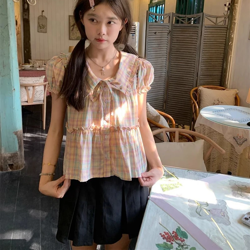 Geruite Shirts en Blouses Korea Turn Down Kraag Mode Vrouw Blouse 2025 Bladerdeeg Korte Mouw Ruches Dames Top Vrouwelijke Kleding