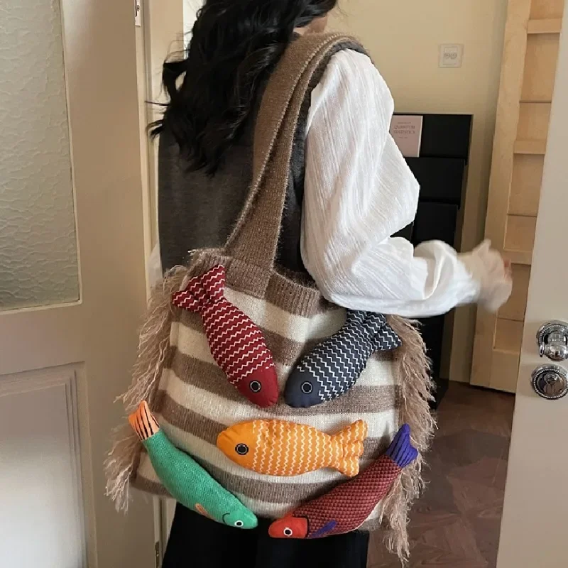 

Тканевые украшения в виде рыбы, однотонные молодежные женские сумки на плечо, 2026, высококачественные универсальные простые мягкие женские сумки