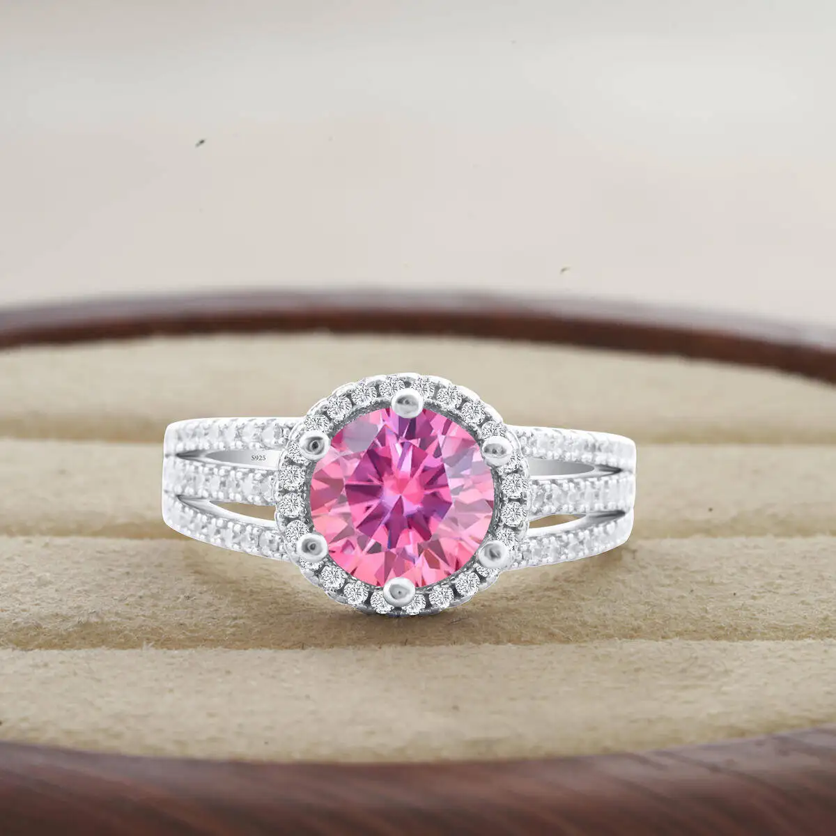 Anello di moissanite di colore blu reale da 1.0 carati anelli di fidanzamento di nozze di colore giallo solido del nastro sterlina 925 per le donne