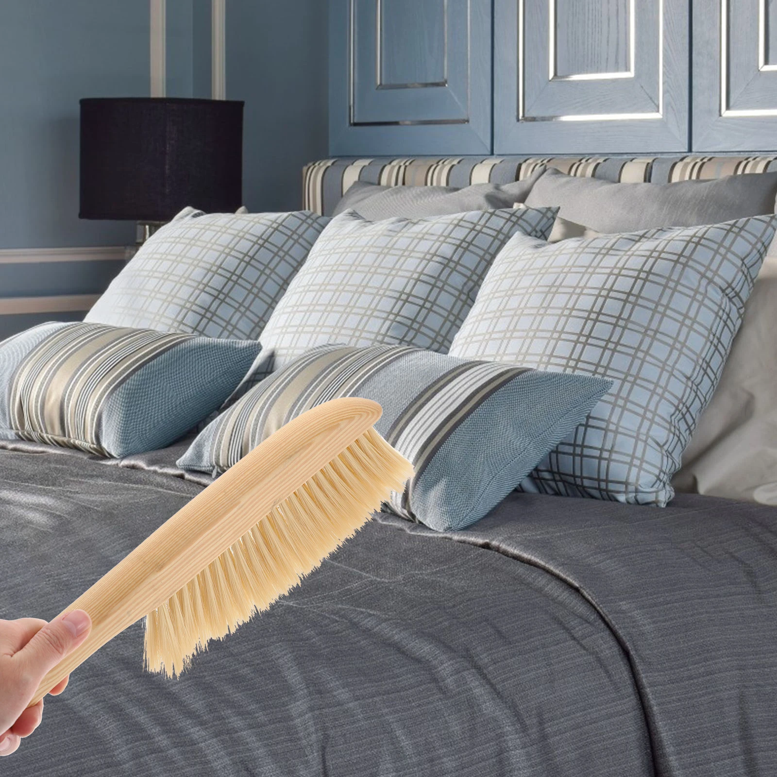 

1Pcs Plastic Bristle Bed Brush Practical Design Wooden Handle Cleaning Brush for Home Desktop Keyboard Bed Sofa Dust Removal
