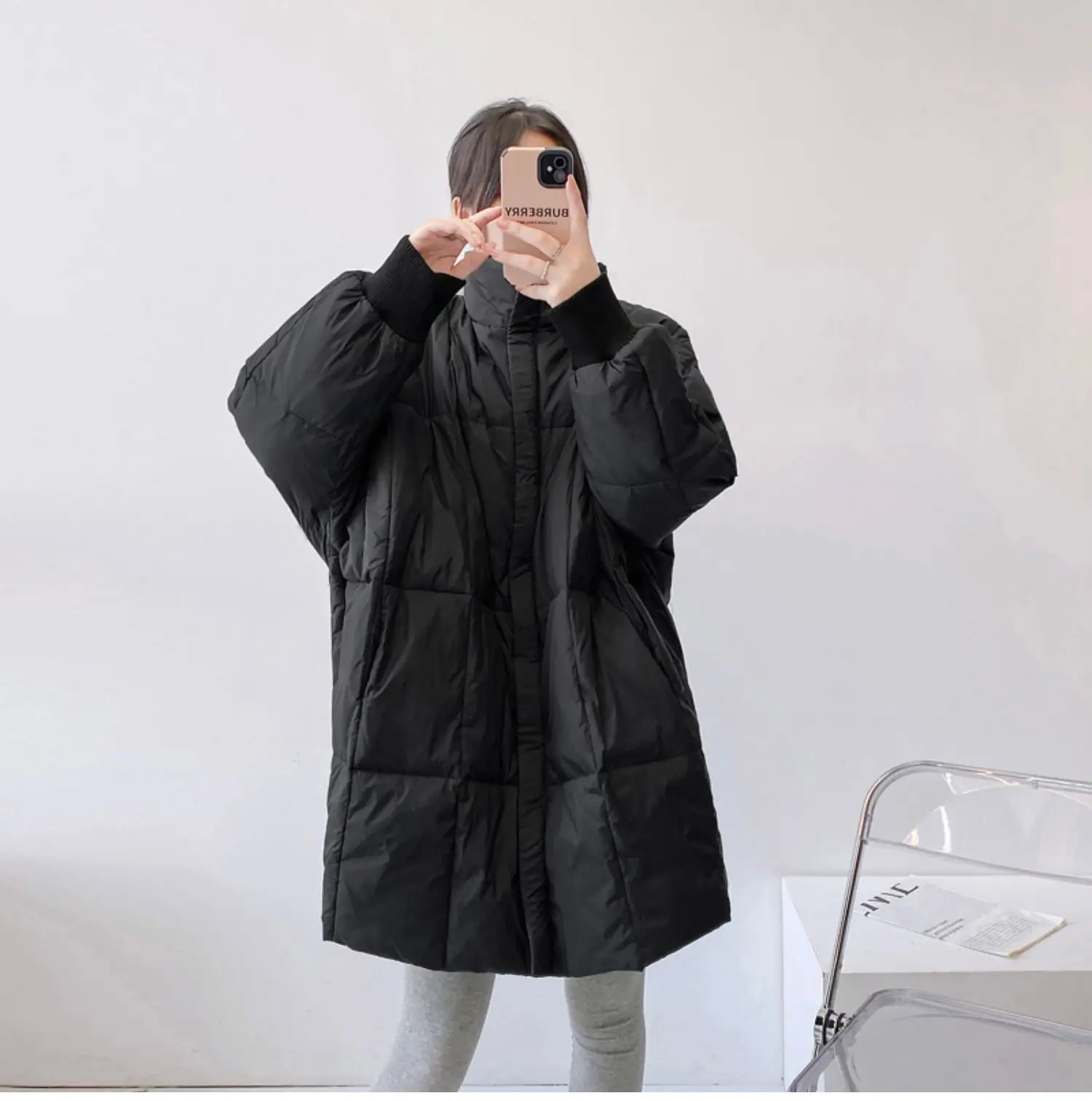 เสื้อโค้ทผู้หญิงไซส์ใหญ่ สไตล์เรียบง่าย สีพื้น แฟชั่นฤดูหนาว ทรงหลวม คอตั้ง ผ้าควิลท์  ทันสมัย สวมใส่สบาย