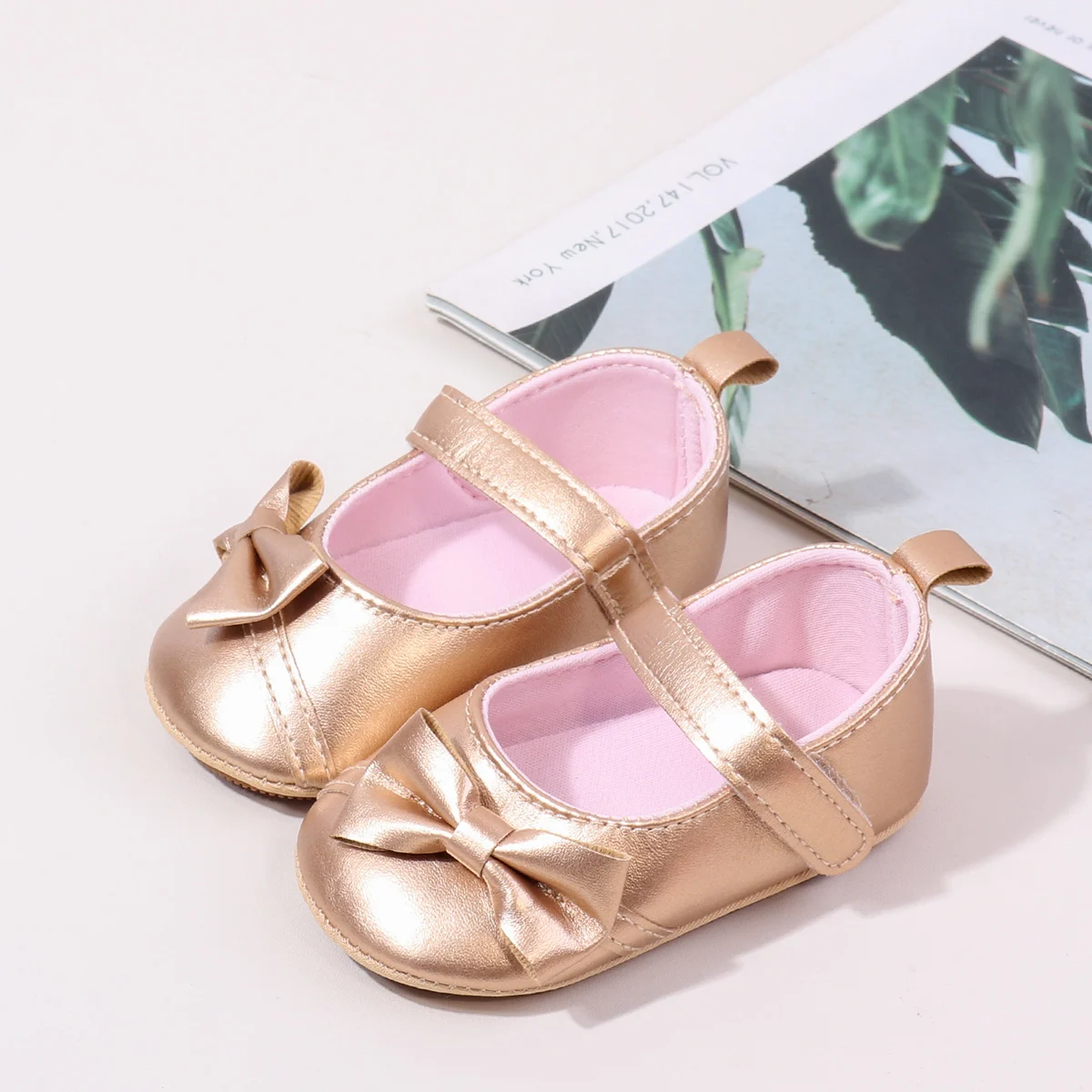 2025 Scarpe da bambina Cute Bowknot Toe-coperto Morbido PU Mary Jane Scarpe Suola antiscivolo Primavera Estate Sandalo per 0-18 mesi