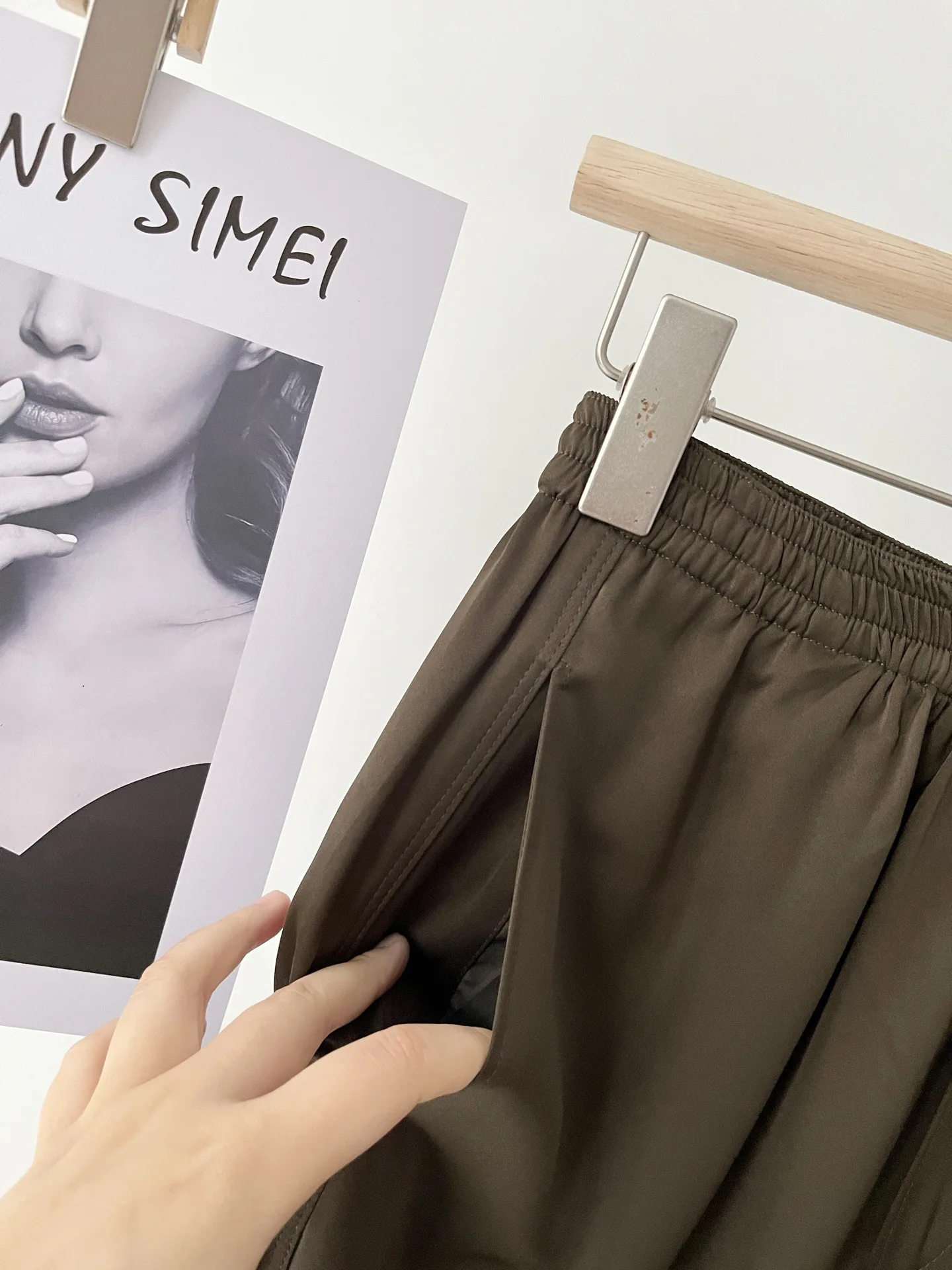 Mode d'été tempérament polyvalent élastique pendentif cuivre ammoniaque soie pantalons droits pantalons décontractés femmes 43b-0885