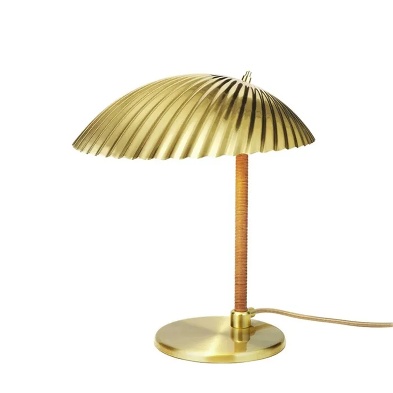 

Light luxury high-end atmosphere light Bedroom bedside shell desk lamp