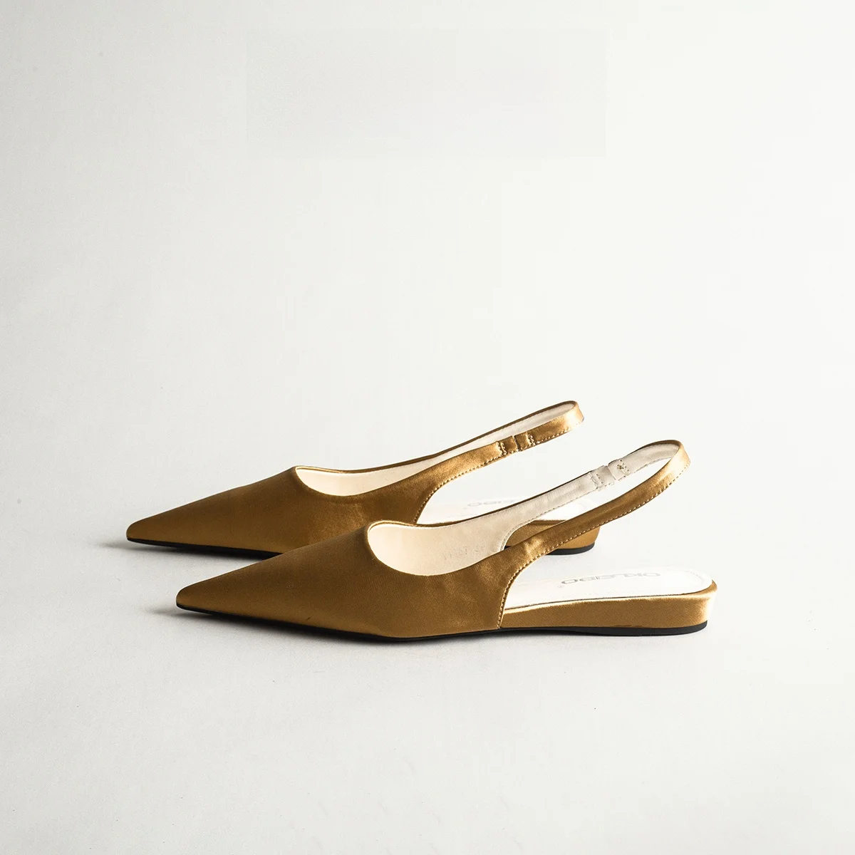 sandalias-de-saten-de-seda-con-punta-plana-para-mujer-versatiles-para-verano-que-combinan-suavemente-con-faldas-con-punta