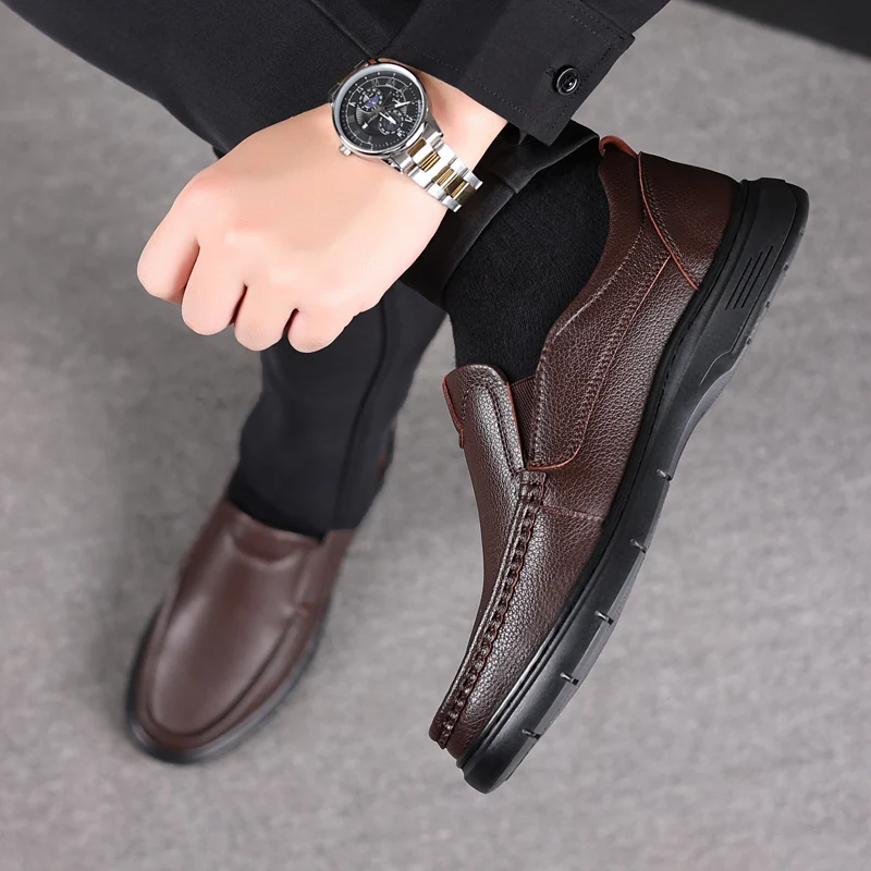 Genuine Leather shoes Men Loafers Slip On Business Casual Shoes Classic Soft Moccasins Hombre Breathable Footwear Men Flat Shoes