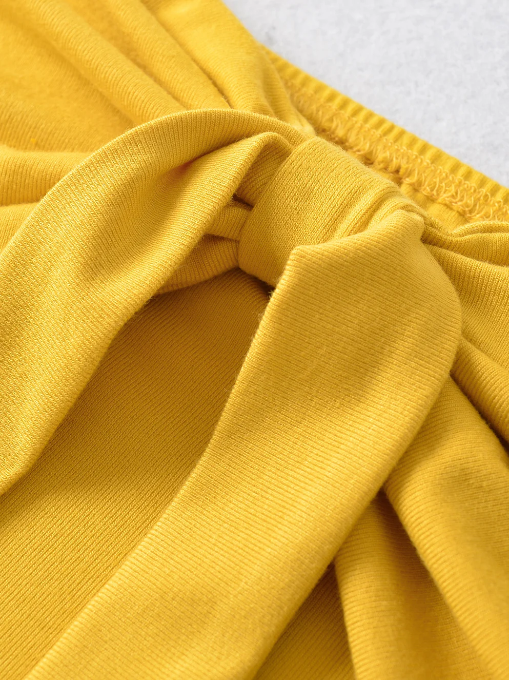 ชุดกระโปรงรัดเอวโชว์สัดส่วน ดีไซน์เซ็กซี่  แบบผูกโบว์  โชว์ไหล่  รุ่น Pure Desire Spicy Girl