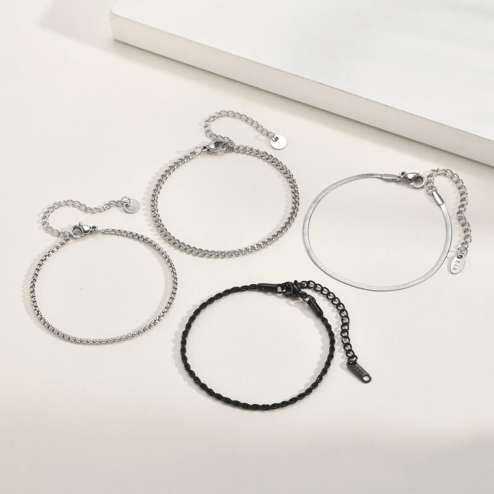4-teiliges Set Verstellbare Edelstahl-Kettenarmbänder für Männer, Einfache Punk Silberfarbene Kubanische Armbänder, Hip-Hop Schmuck Geschenk – Detail 4