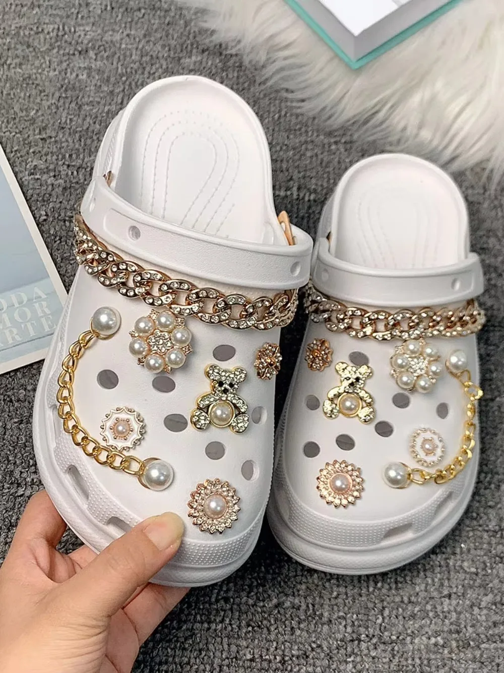 

Fashion Shoe Charms Decoration Set for Crocs Rhinestones Pearl Bear Clogs Pins Women Sandals Chains Slipper Accessories Gifts