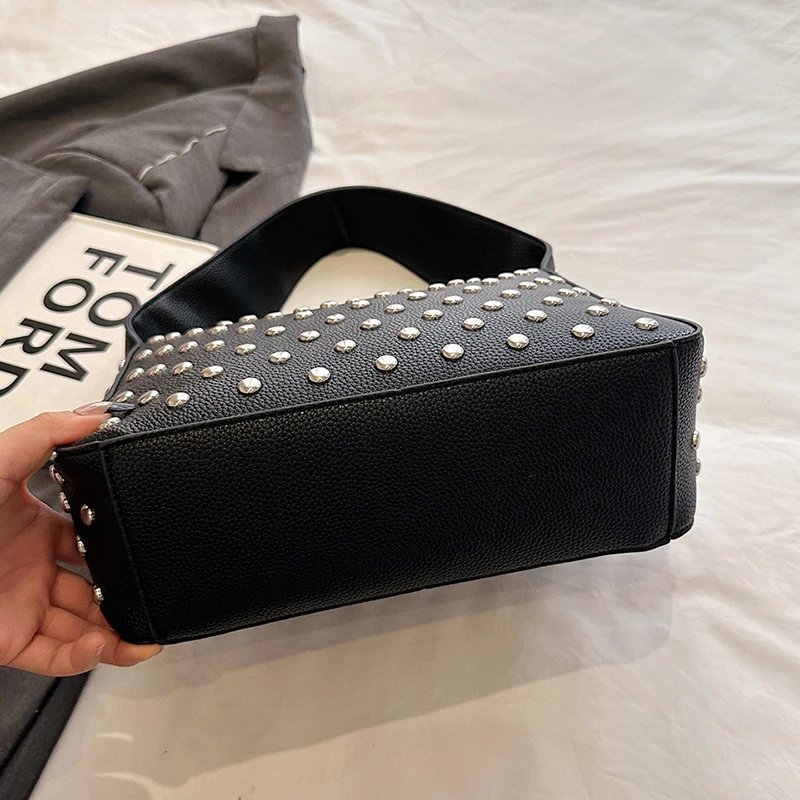 Modische Sling-Handtaschen, Shopper-Tasche, Nieten-Design, Hobo-Schultertaschen, 2024, schwarzer Punk-Stil, Unterarm-Schulter-Handtasche und Geldbörse – Detail 16
