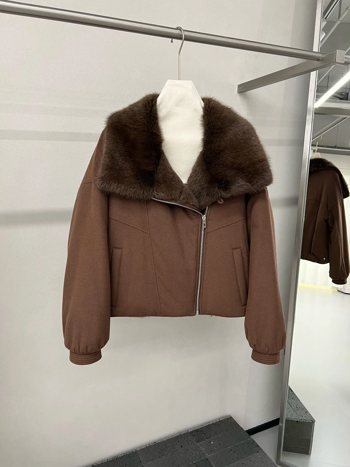 2026 Winter New Arrival: High-Quality Fashionable Retro Style Women'S Wool And Goose Down Double-Sided Fabric