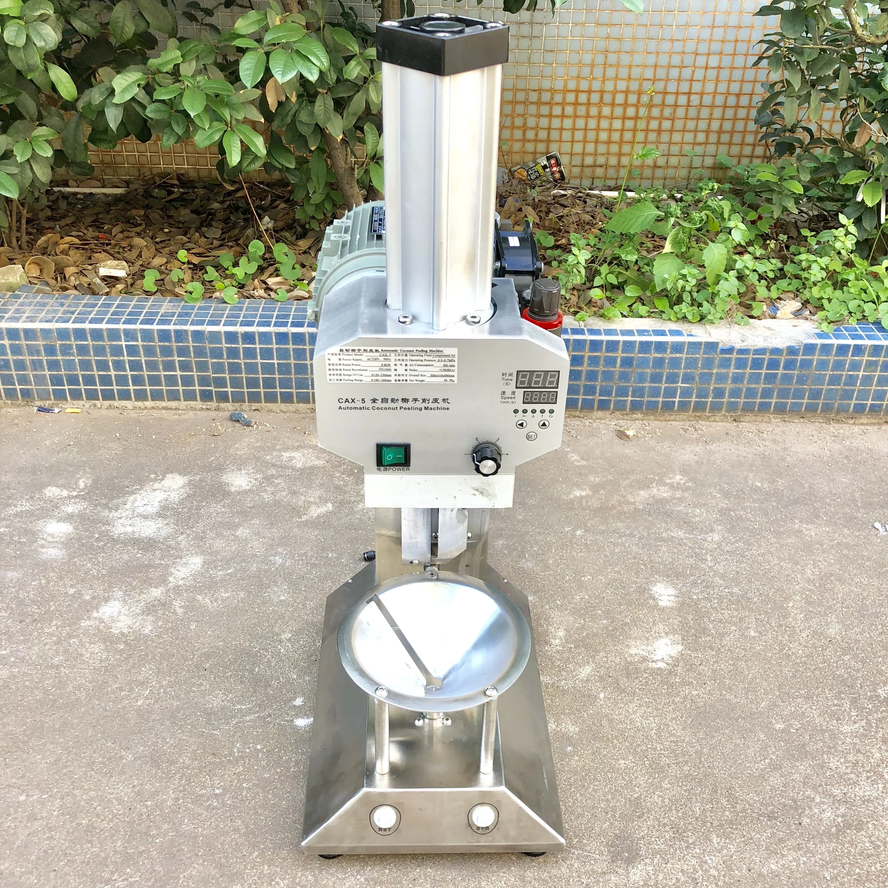 Automatic Young Coconut Peeling Machine Commercial Tender Coconut Skin Peeler
