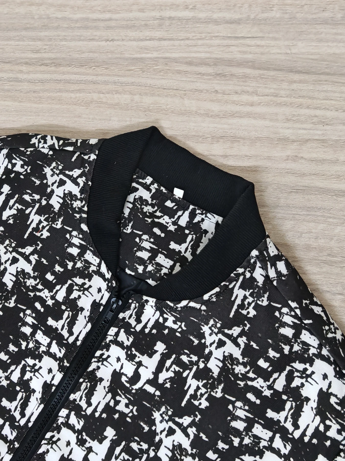 สไตล์สำหรับผู้ชายและผู้หญิง ฤดูใบไม้ผลิ ฤดูใบไม้ร่วง ฤดูหนาว บุขนแกะ บล็อกสี ขาวดำ เสื้อแจ็คเก็ตพิมพ์ลายเต็มตัว/แจ็คเก็ตเบสบอล