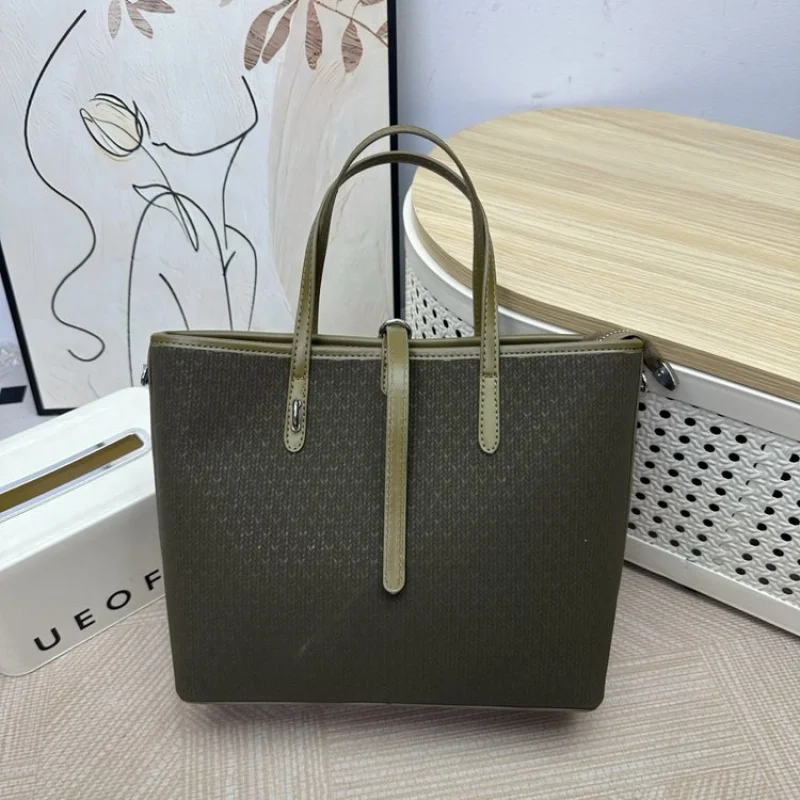 

Luxury Designer Tote Bag For Women In Premium Leather With Structured Shape And Dual Handles