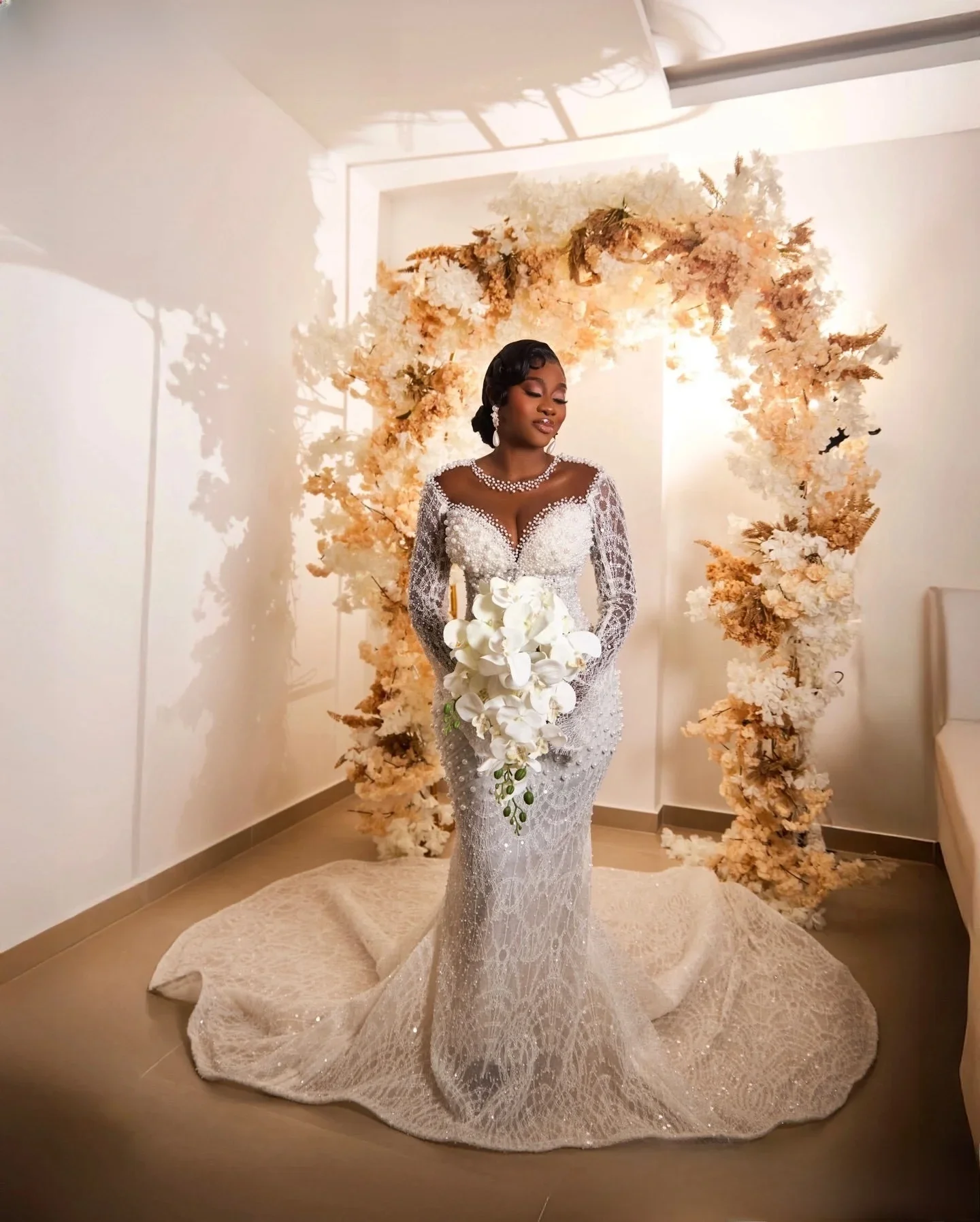 

Mermaid Lace Pearl Embroidery 3D Pearl African Women's Wedding Dress Sexy Transparent Collar Long Sleeve Bridal Dress Customized