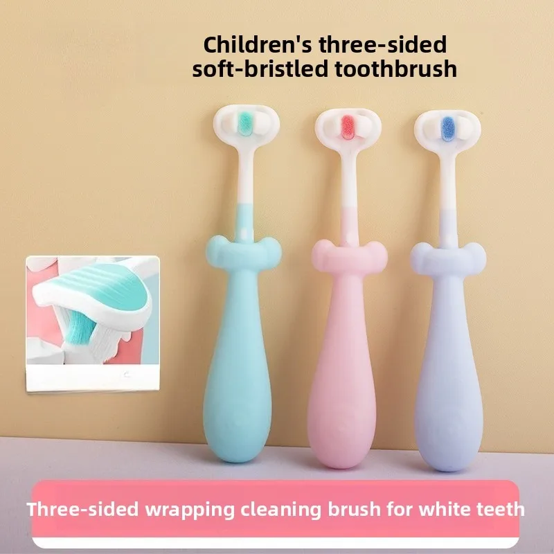 

Трехсторонние детские зубные щетки: мягкая щетина подходит для трехсторонних зубов, щетина 10к для десен, нескользящая ручка, безопасная для младенцев.