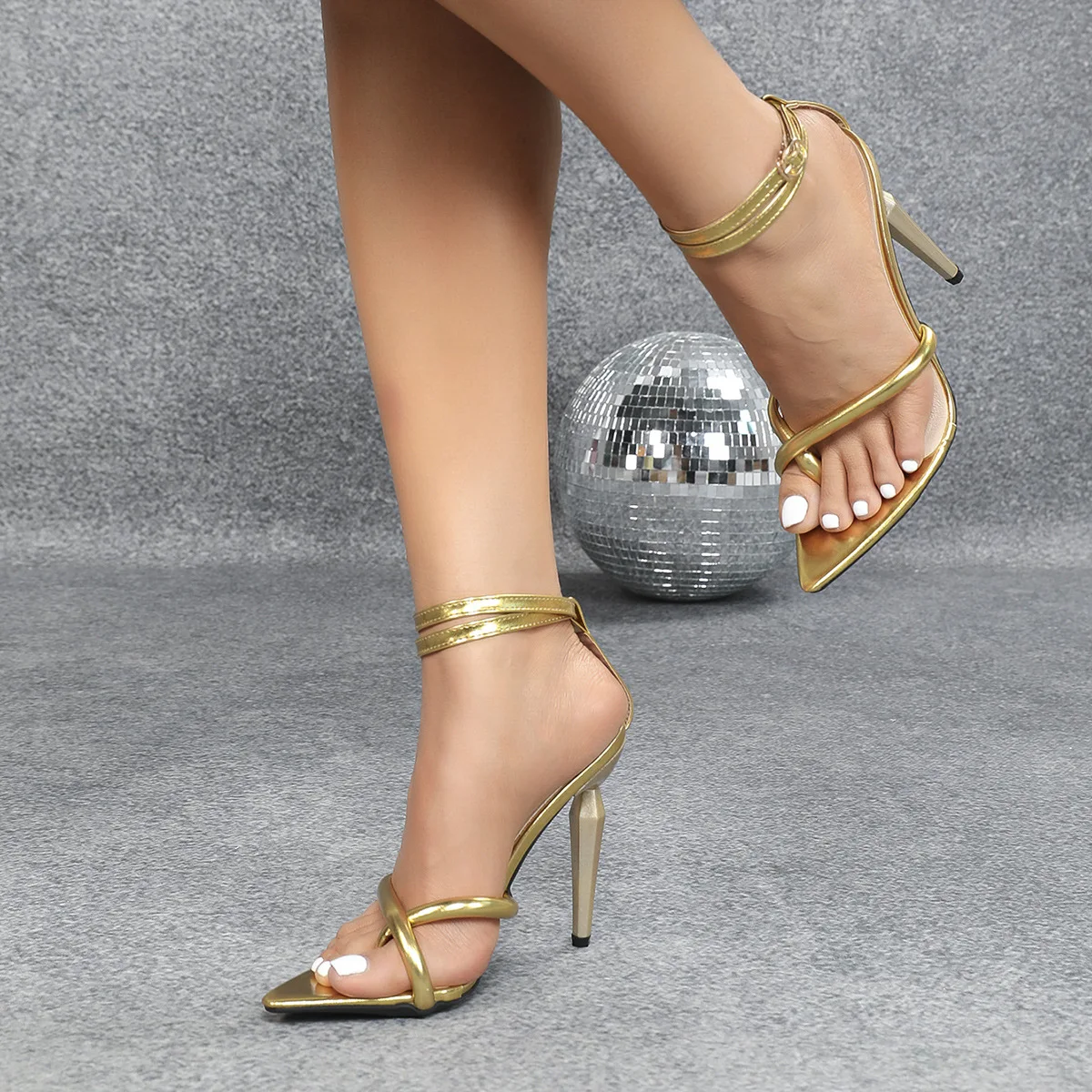 Open toed sandals 2026 summer European and American foreign trade new women's shoes with rhinestone buckle and slim high heels