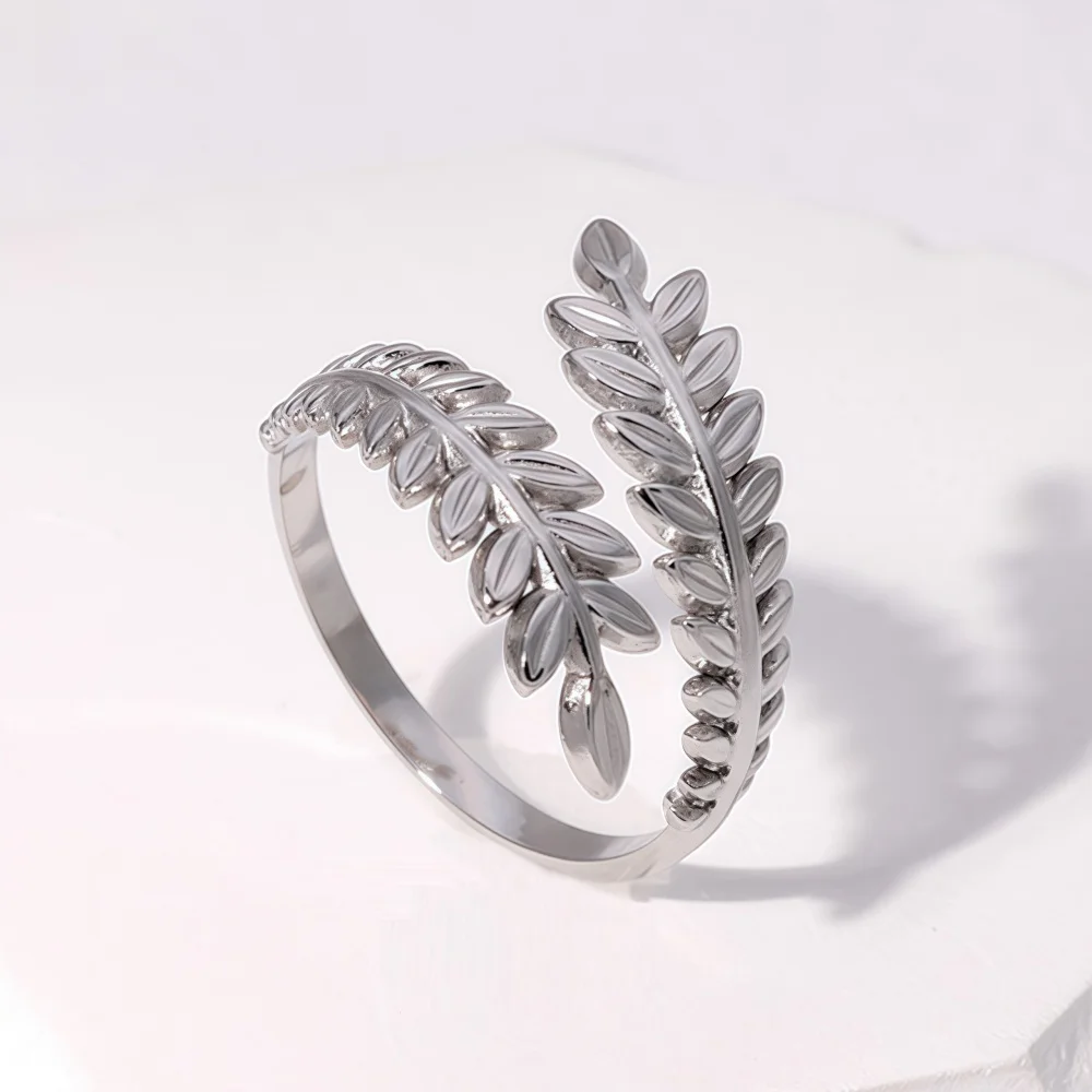Einfacher, goldfarbener Ring aus Edelstahl mit Blattmuster, verstellbar, für Damen, modischer Schmuck aus Titanstahl. – Detail 2