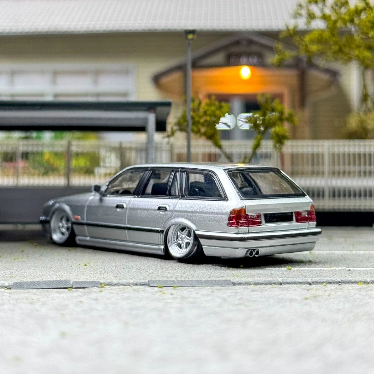 Model samochodu Mortal 1:64 E34 TUORING Diecast