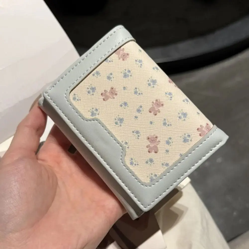 PU Bifold Wallet Compact Folding Structure Portable Coin Wallet Stitched Trim Floral Bear Print Card Holder Wallet Daily Carry
