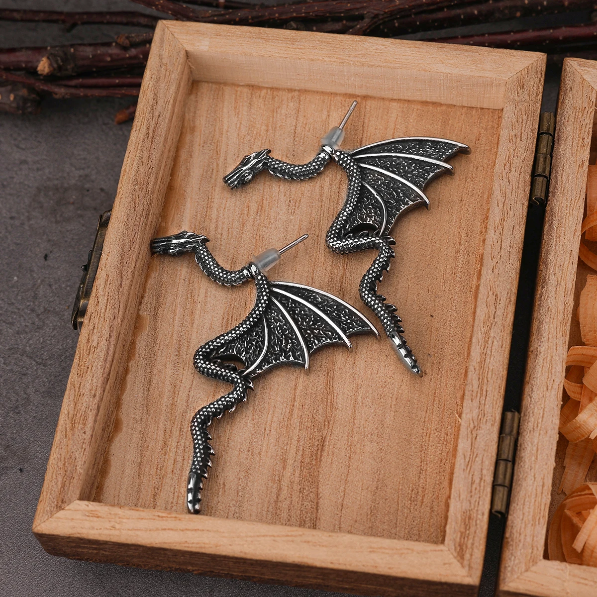 Pendientes colgantes de dragón vikingo Vintage para hombre y mujer, amuleto de runas nórdicas de acero inoxidable a la moda, joyería, regalo de fiesta de Halloween