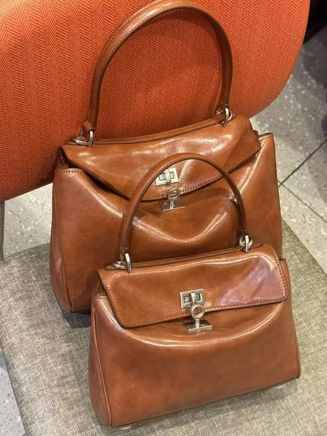 

2025 New Trendy Rodeo Lock Tote Bag Vintage Brown Waxed Cowhide Bag Genuine Leather Shoulder Bag/Underarm Bag
