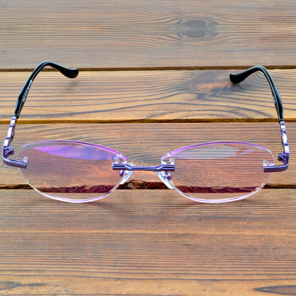 สี่เหลี่ยมผืนผ้าสีม่วงกรอบ Rimless Light แว่นตา Multi-Coated สีแดงเลนส์แว่นตาแฟชั่น + 0.75 + 4