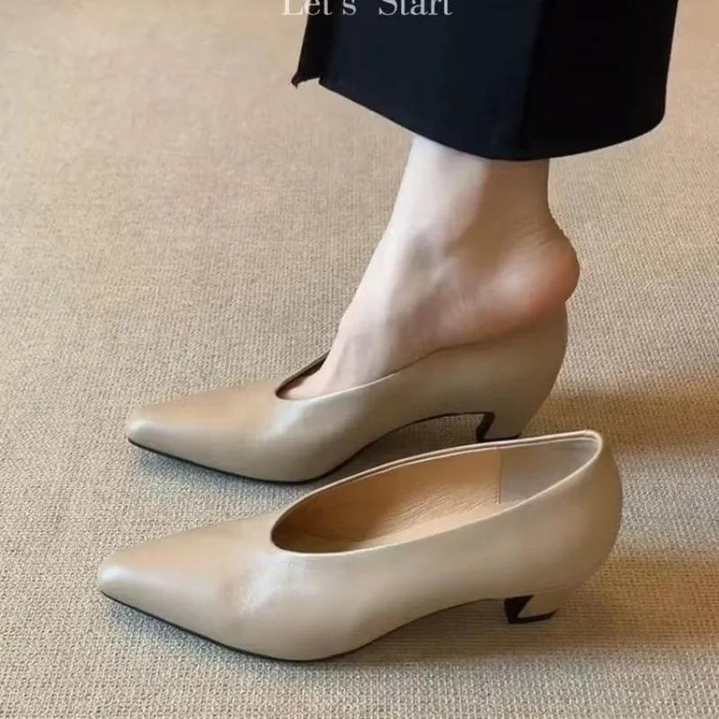 

Design Women's Pointed Toe Chunky Heel Pumps French Retro Low Cut Dress Shoes for Office Comfortable Versatile Dress Shoes