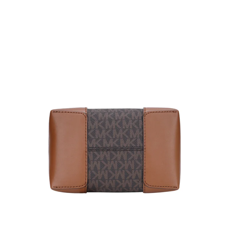 حقيبة يد نسائية من مايكل كورس ميرسر صغيرة من مادة PVC مع حقيبة دلو كروس جلدية