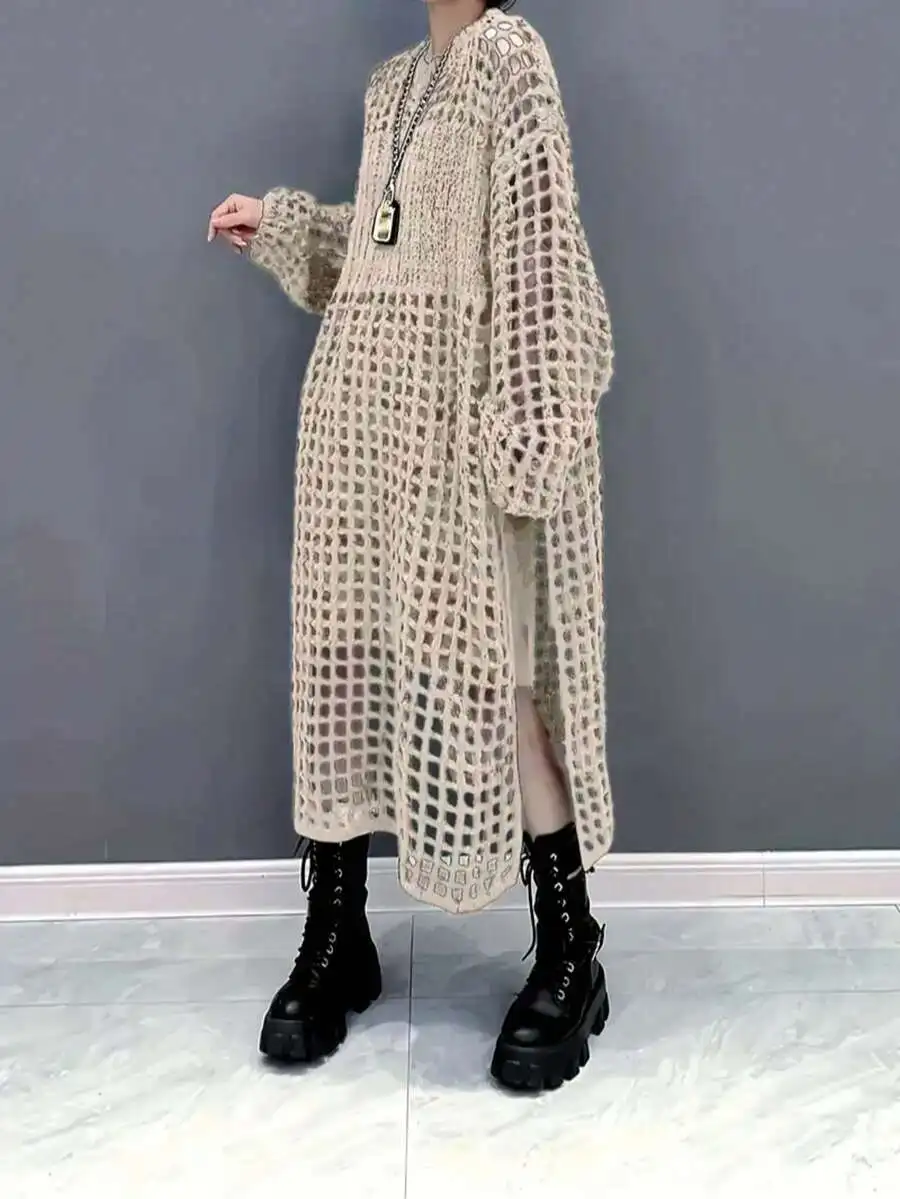 

Женское длинное вязаное платье оверсайз с ажурным сетчатым узором