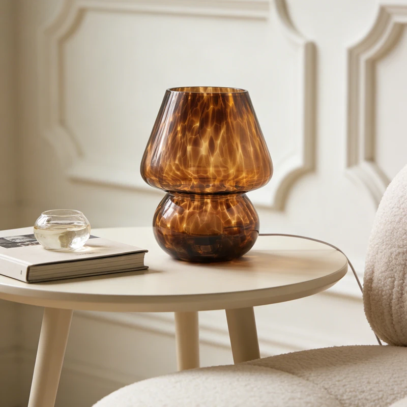 クリームスタイルのストライプ柄キノコ型ガラステーブルランプ、モダン北欧風リビングルーム、寝室、書斎、子供部屋、フラワーアレンジメント装飾、雰囲気照明