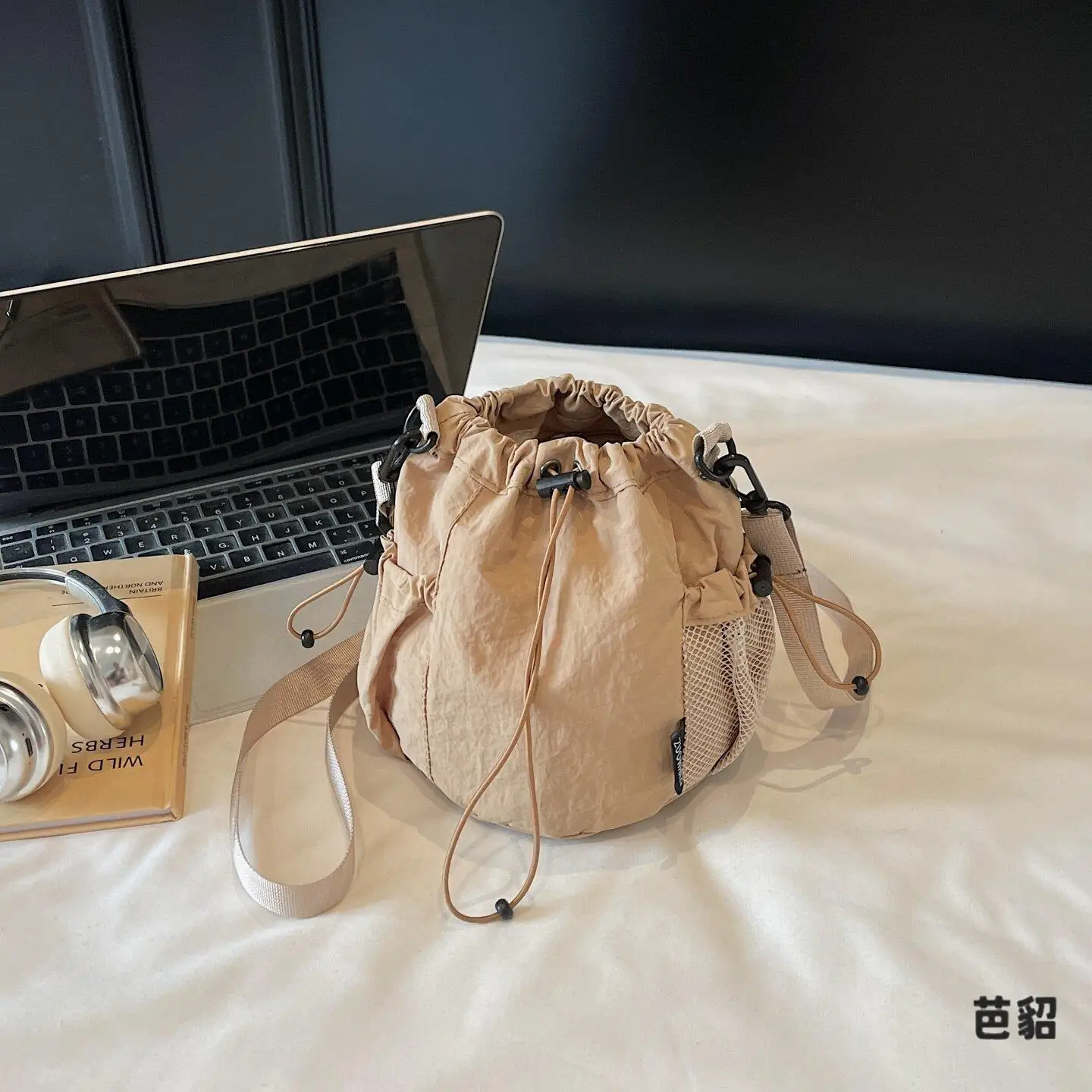 2026 New Canvas Tote Bag Lightweight Crossbody Bucket Bag Mobile Phone Bag Leisure Sports Travel Women's Handbag