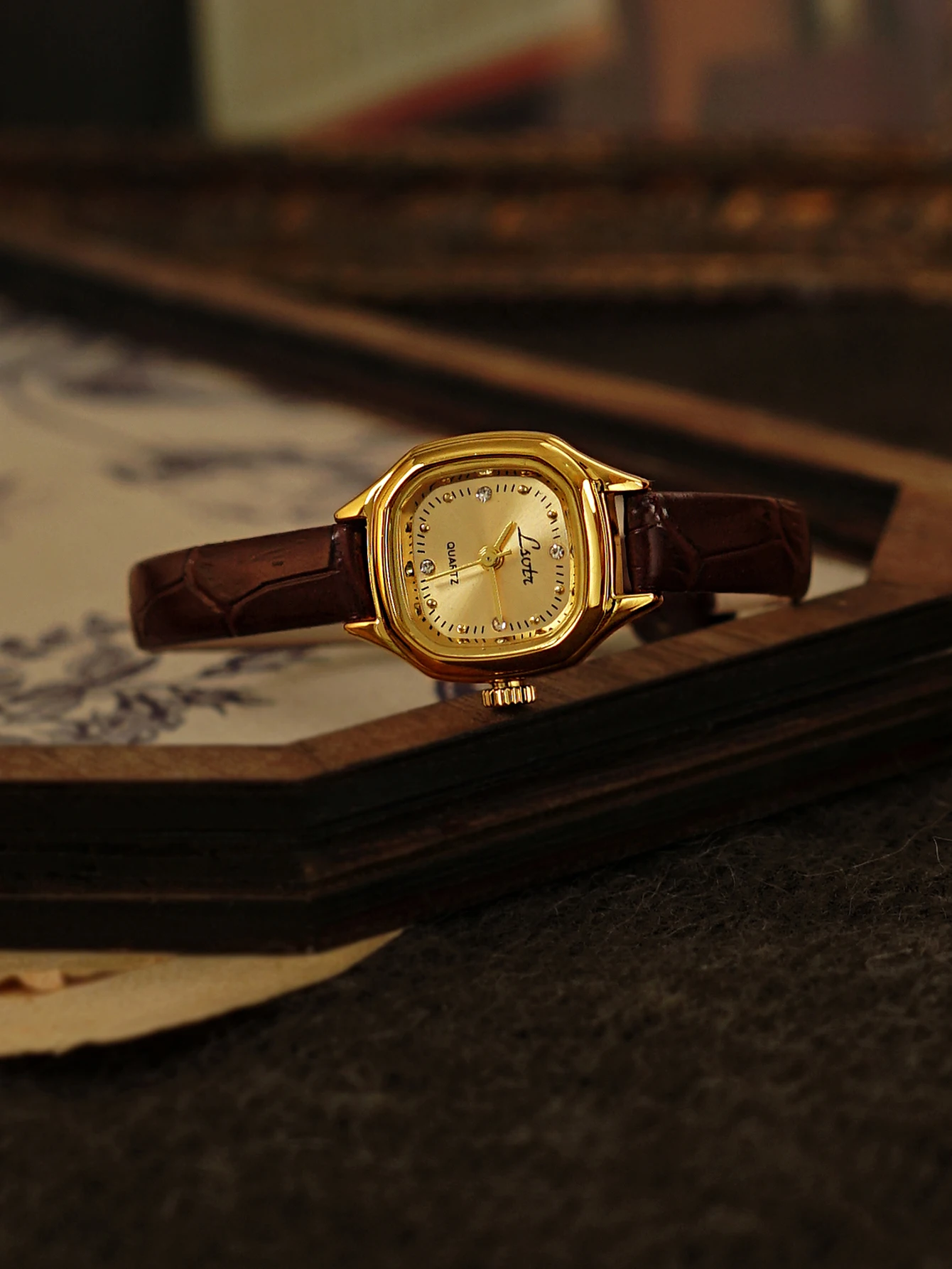 1 PC Mini Gold Square Dial Watch | Vintage-Style, Brown Leather Band, Water-Resistant | Minimalist & Elegant Women‘s Wristwatch
