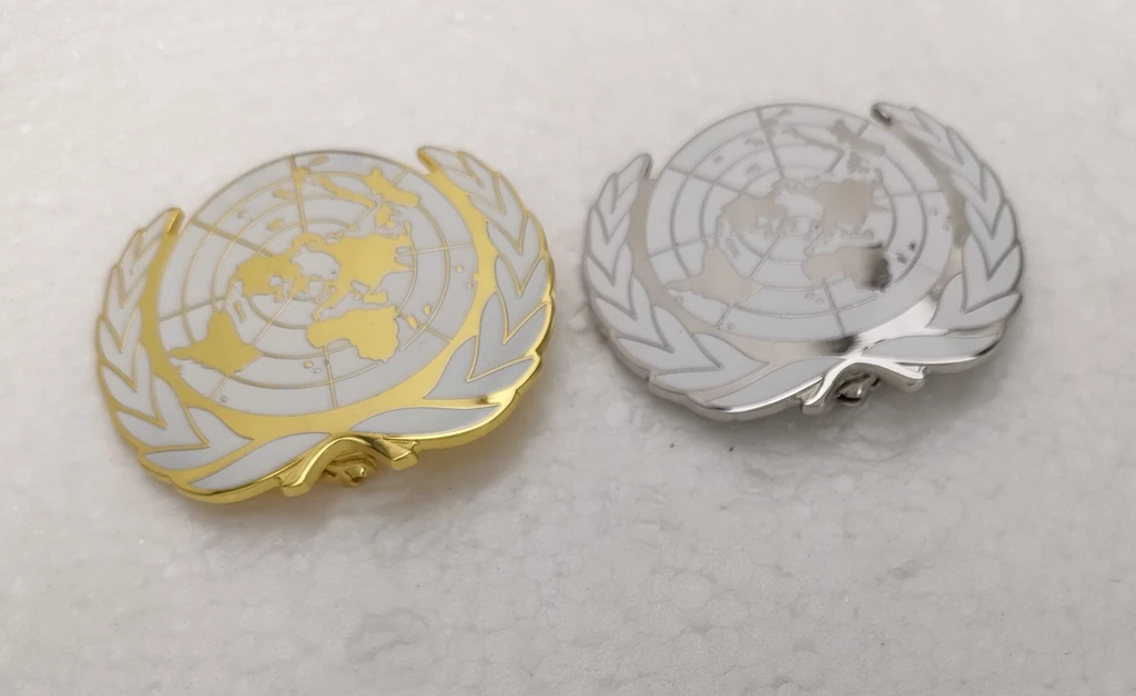 Gold And Silver UN UNITED NATIONS MEDAL BERET CAP METAL BADGE PIN COCKADE #3