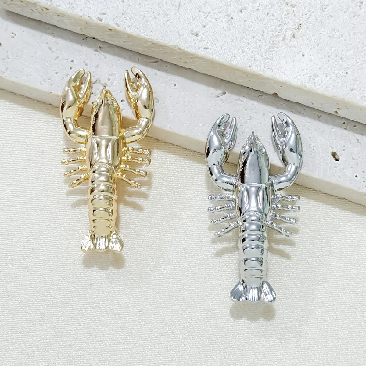 Creative Alloy Enamel Lobster Brooches For Women Men Fashion Sea Animal Brooch Clothing Backpack Pins Party Office Jewelry Gifts