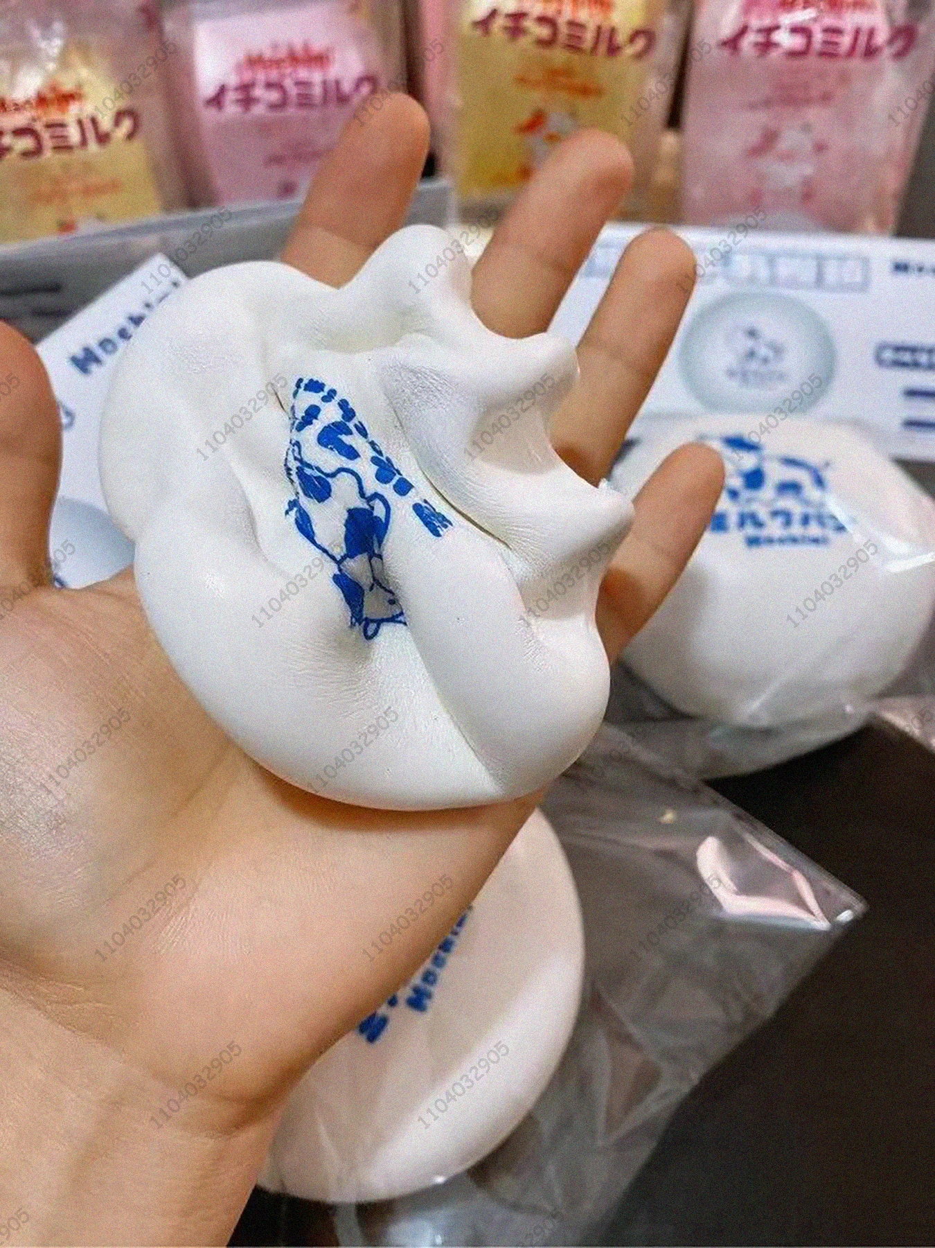 Giocattolo spatole per panino al latte con modello di mucca Sollievo dallo stress Kawaii a lenta crescita per bambini Simpatici giocattoli sensoriali ASMR Fidget per bambini adulti