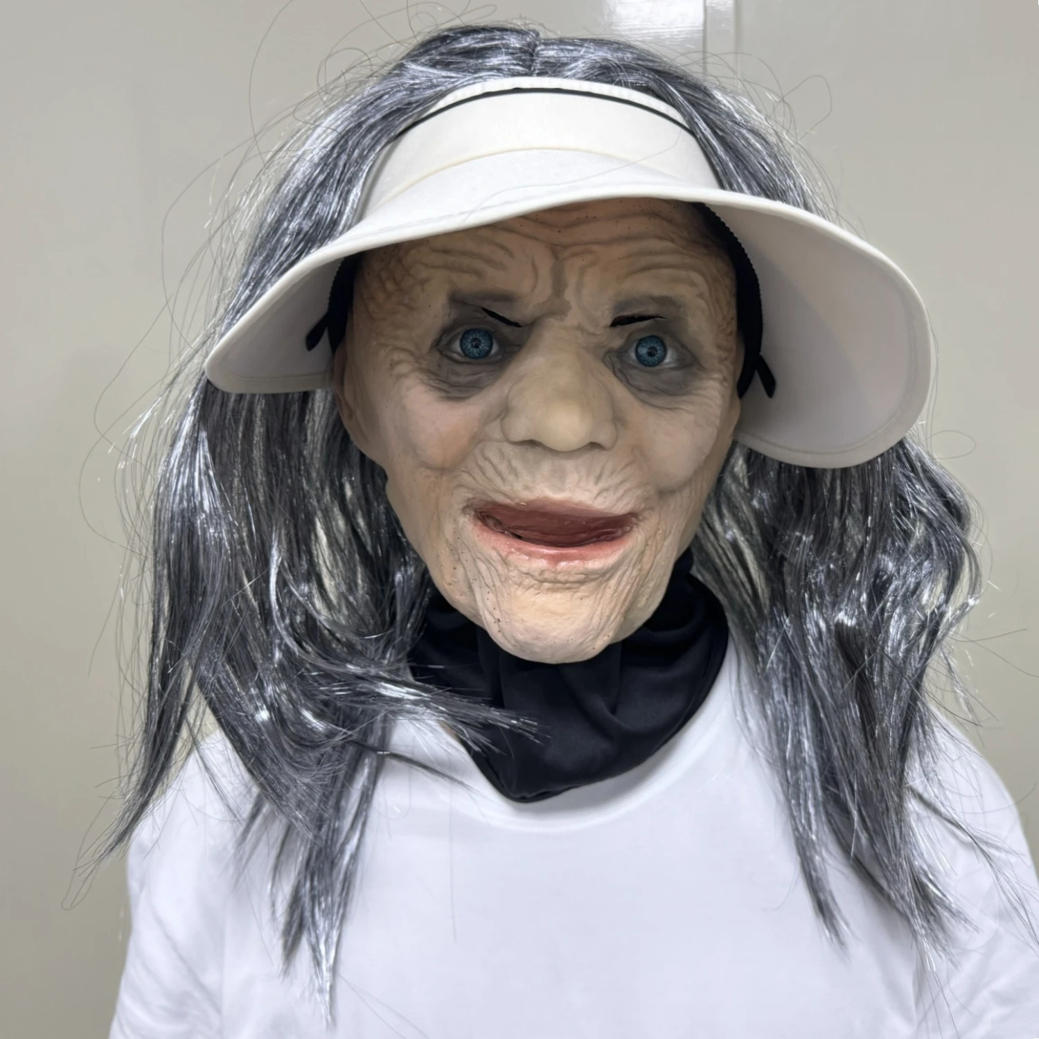 

Серый парик для взрослых с голубыми глазами, регулируемой шляпой и резиновой маской для лица, костюм старой бабушки на Хэллоуин, аксессуар для вечеринки, косплея