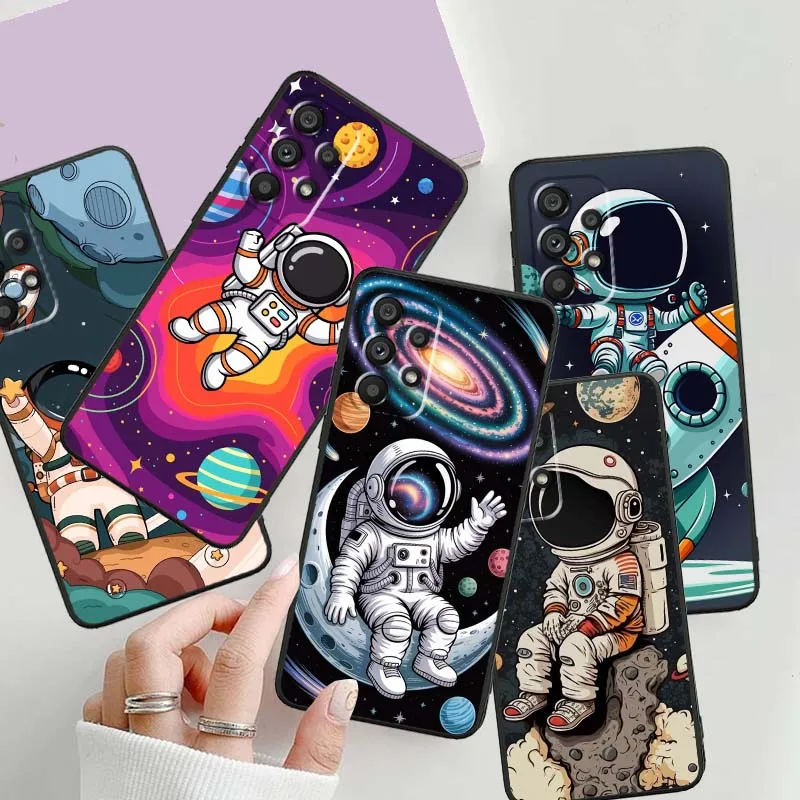 

Cartoon astronaut pattern Phone Case For Samsung A73 A72 A71 A55 A54 A53 A52 A51 A13 A22 A16 A15 A12 A14 A05 A06 5G Black