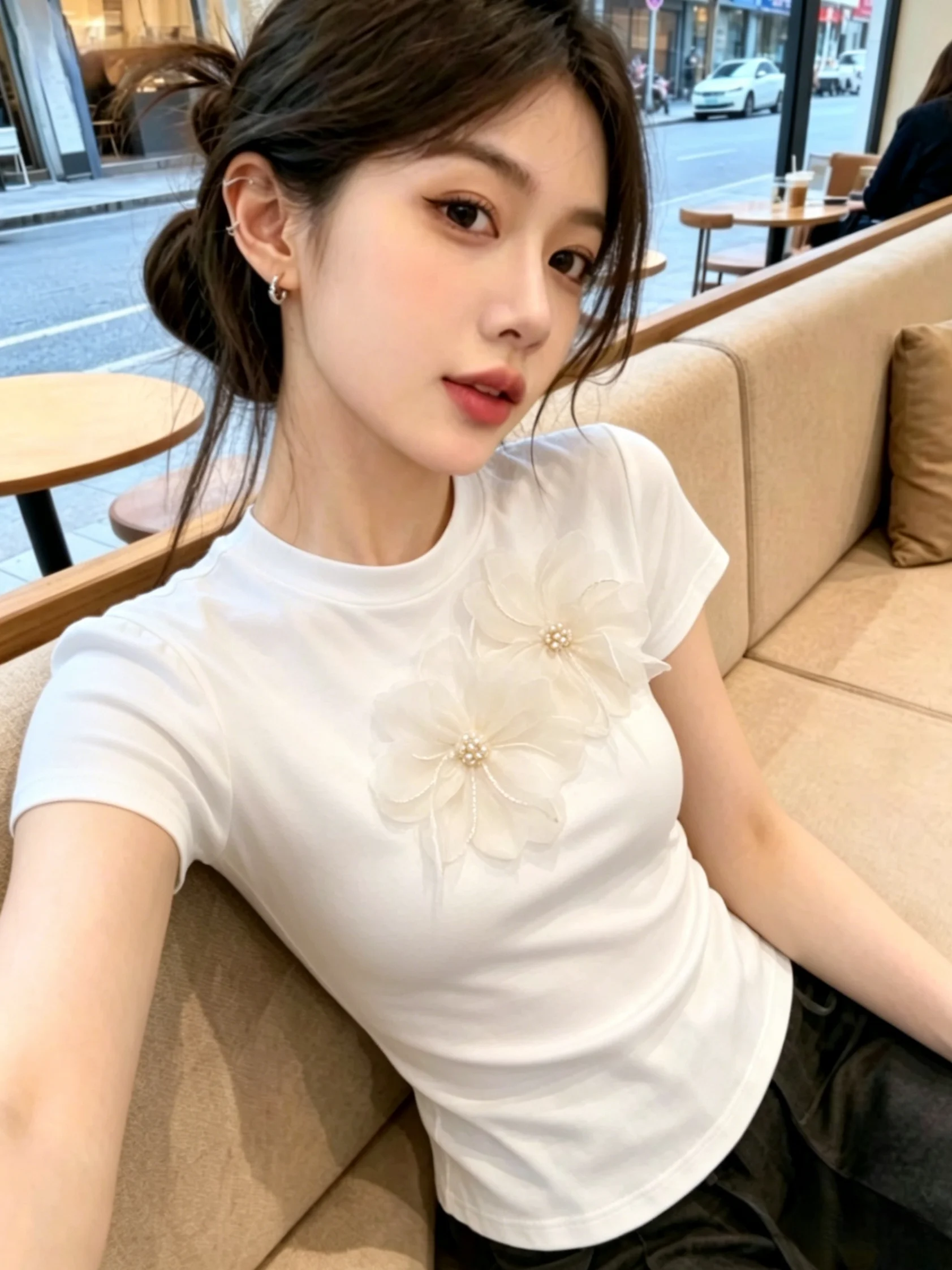 

Korean Style 3D Flower Short Sleeve T-Shirt Women's Summer New Gentle Age Reduction Unique Top Self-Keeping Model Straight Tube