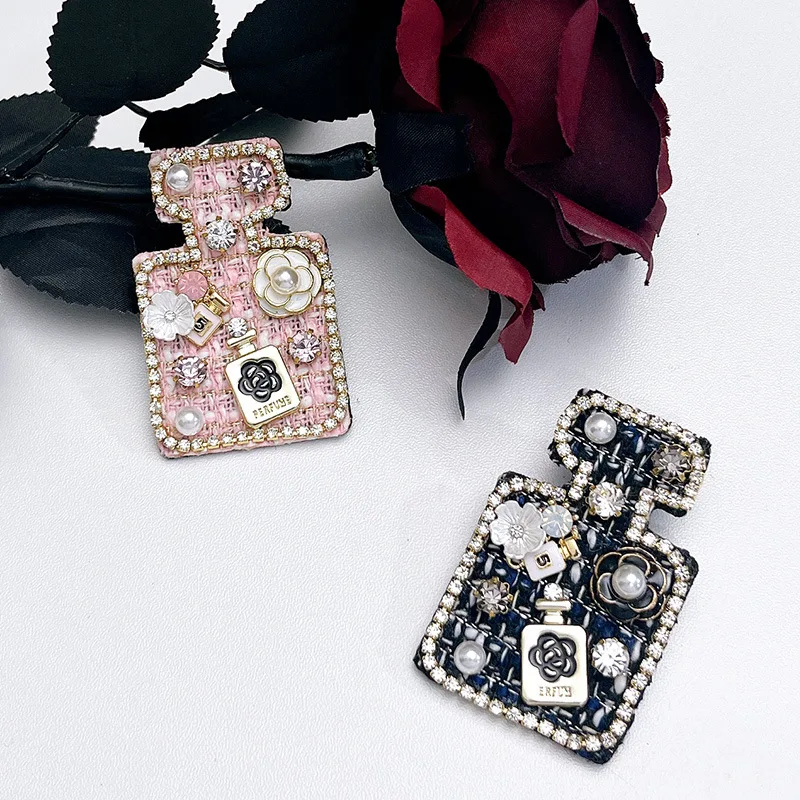 Korean Fashion Perfume Bottle Brooches for Women Rhinestone Pearl Camellia Flower Lapel Pins Elegant Bag Badge Accessories
