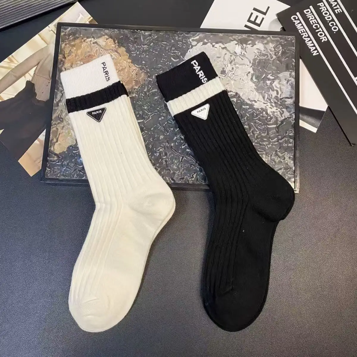 

Новые модные вышитые носки 2026 года из высококачественного чистого хлопка - классические модные мужские и женские носки средней длины