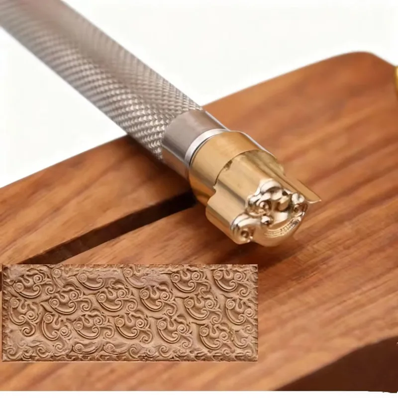 

Штамп Mystic Cloud Mandala 12,7x9 мм — стальная ручка и медная головка для сакральных изделий из кожи | Инструмент для 3D-религиозного тиснения