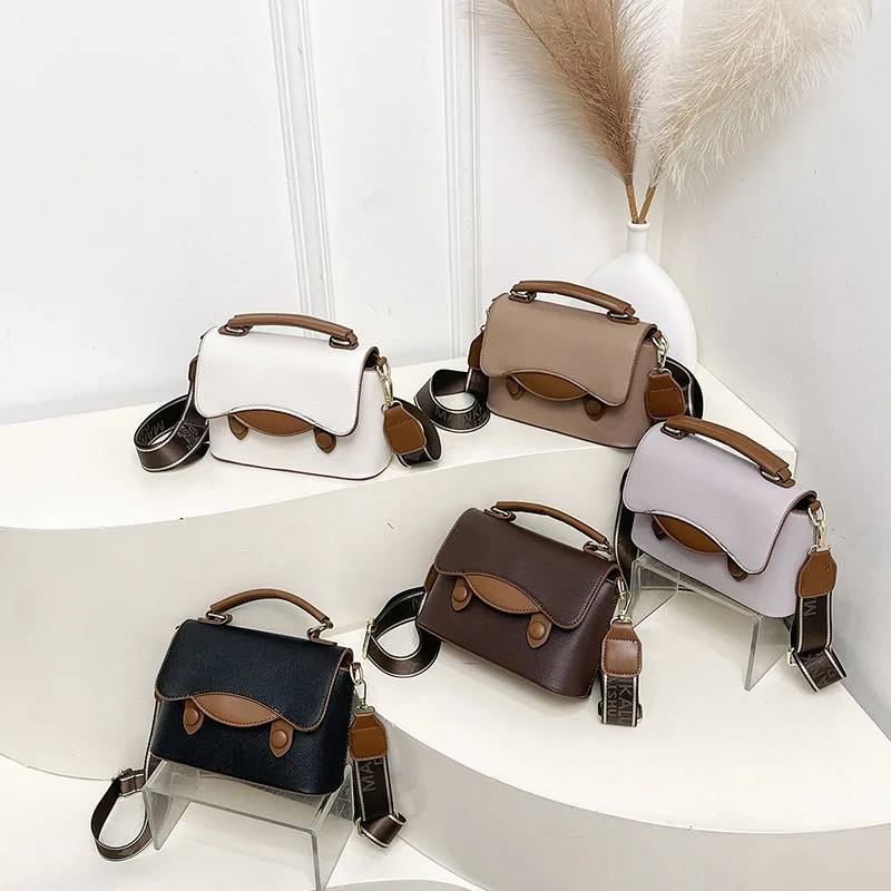 

Новинка 2023 года, женская маленькая квадратная сумка через плечо, универсальная текстурированная легкая сумка на плечо с цепочкой, модная мини-повседневная повседневная сумка