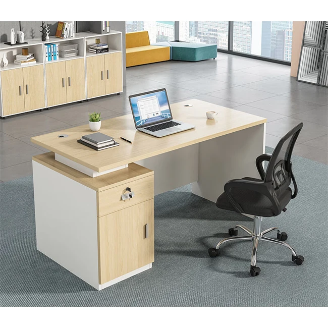 Tavolo modulare per computer in legno da scrivania dal design moderno e semplice per i dipendenti delle stazioni di lavoro Configura set di mobili per ufficio