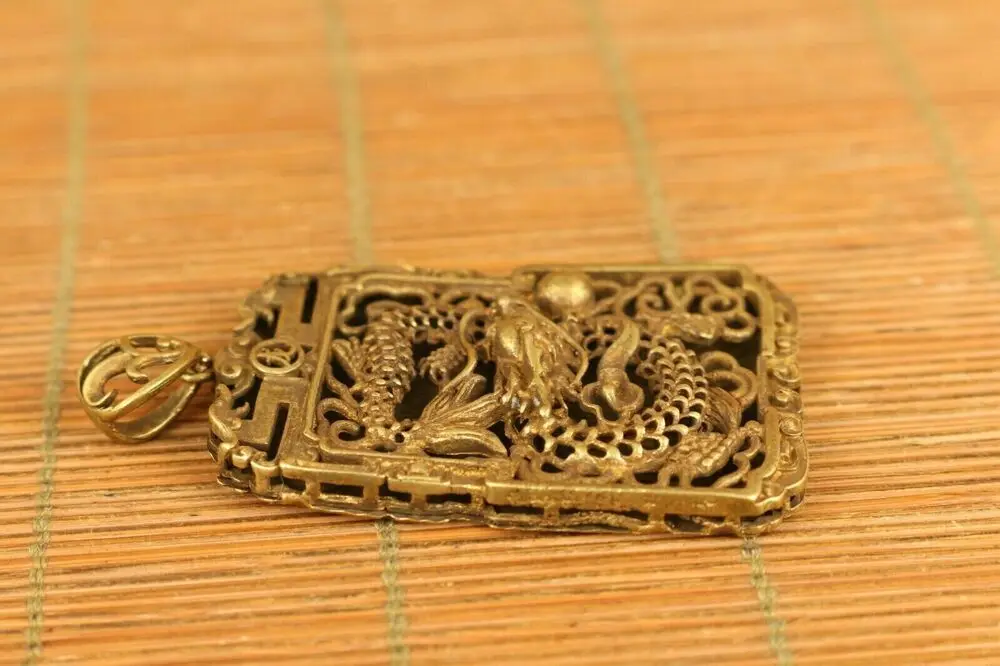 Chinese Old Bronze Hand Carving Dragon Statue Netsuke Pendant Gift Amulets