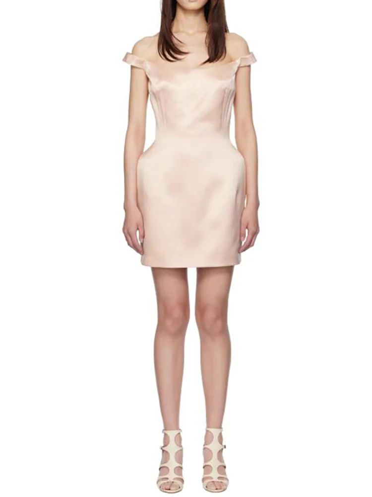 2025 Roupas femininas da moda: vestido pequeno sexy de cetim rosa com ombros de fora, vestido halter justo e abraçando o corpo