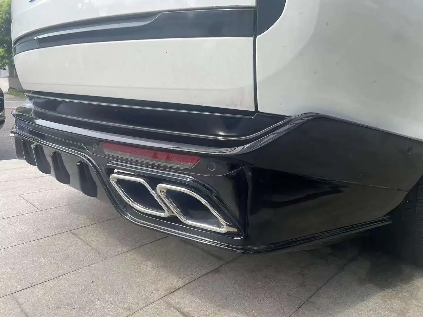 New Design Universal Car Rear Bumper Lip Diffuser for Land Rover  2023